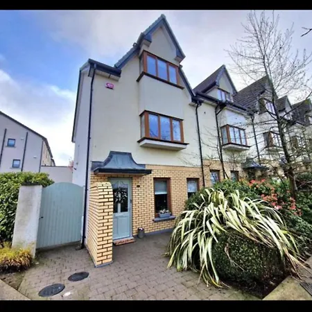 Cozy Modern With Scenic Views In *