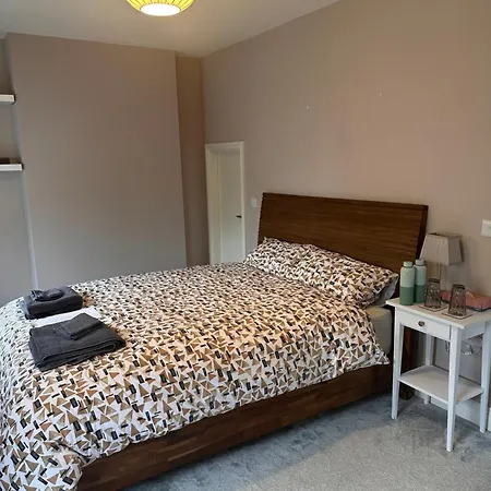 Cozy Modern With Scenic Views In Cork
