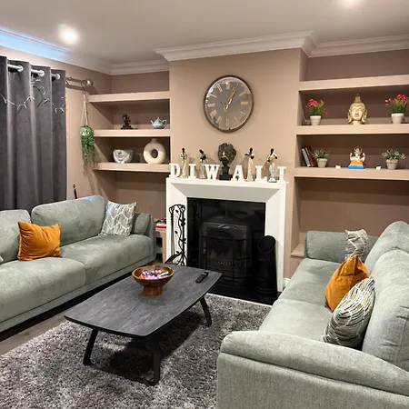 Cozy Modern With Scenic Views In Homestay